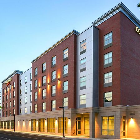 Courtyard By Marriott Edgewater Nyc Area Hotel Exterior photo