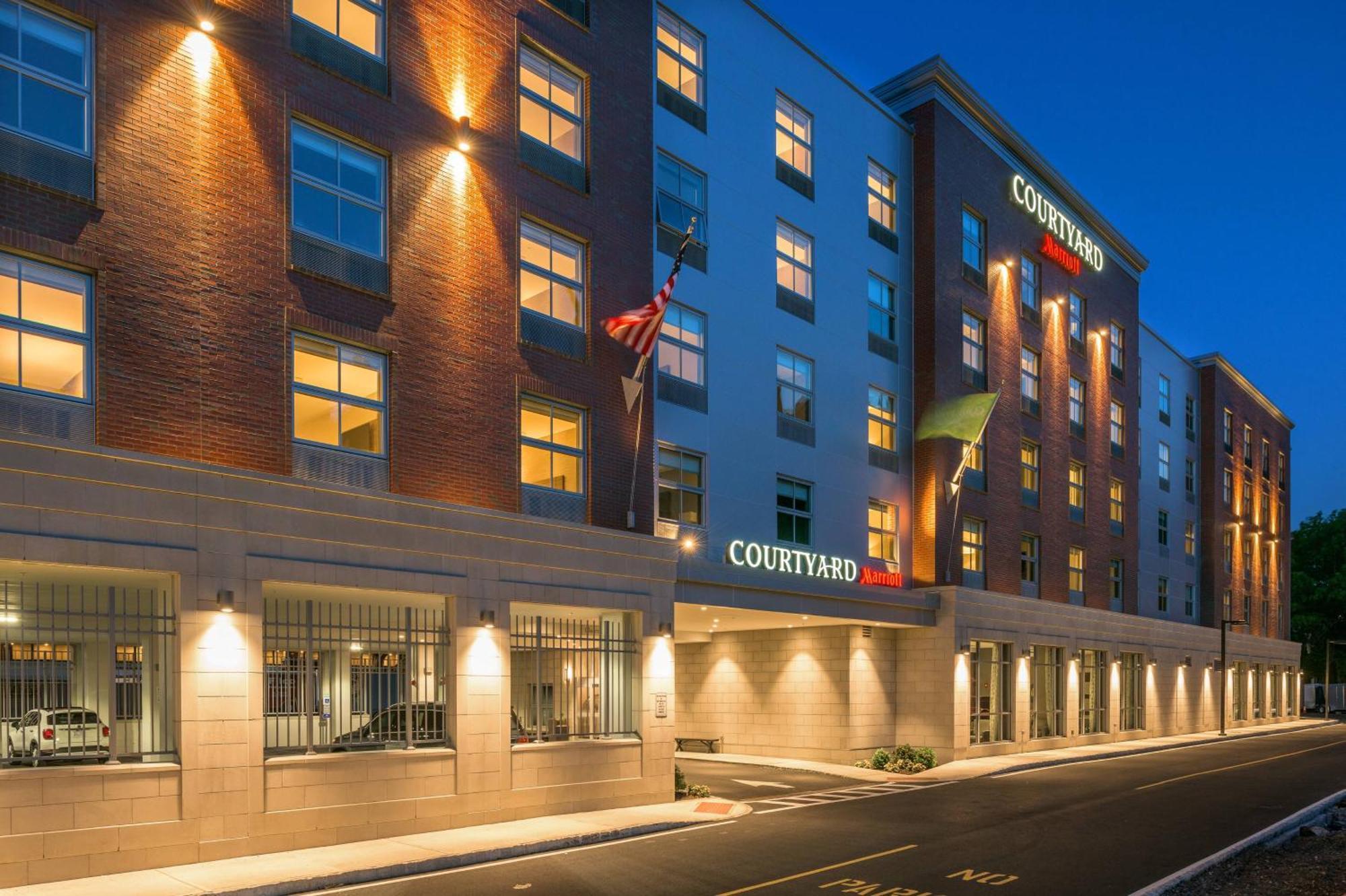 Courtyard By Marriott Edgewater Nyc Area Hotel Exterior photo