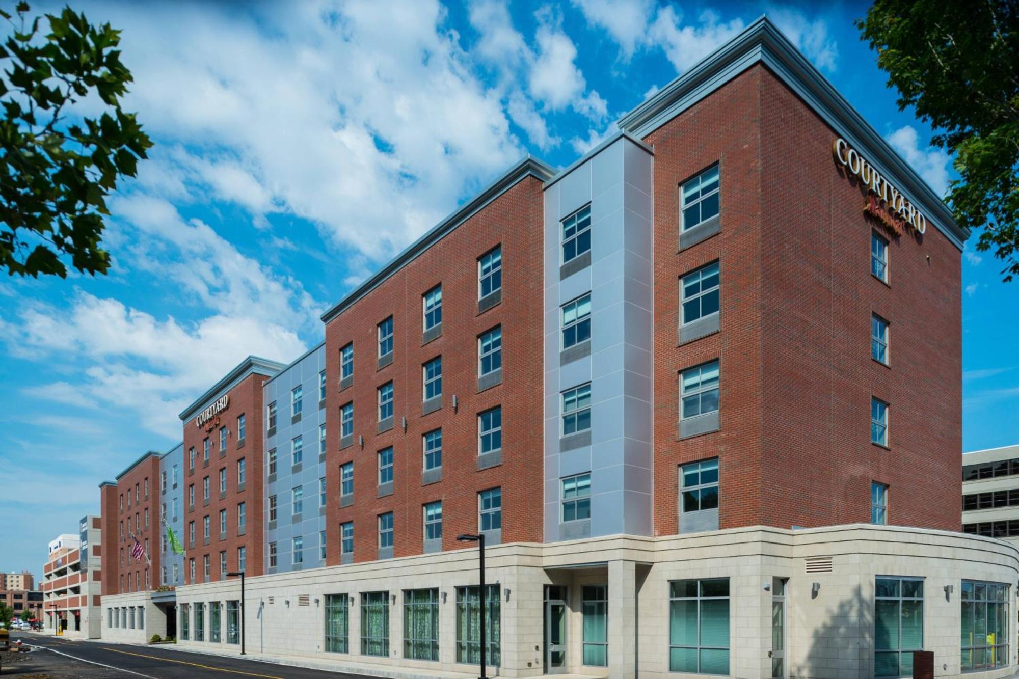 Courtyard By Marriott Edgewater Nyc Area Hotel Exterior photo